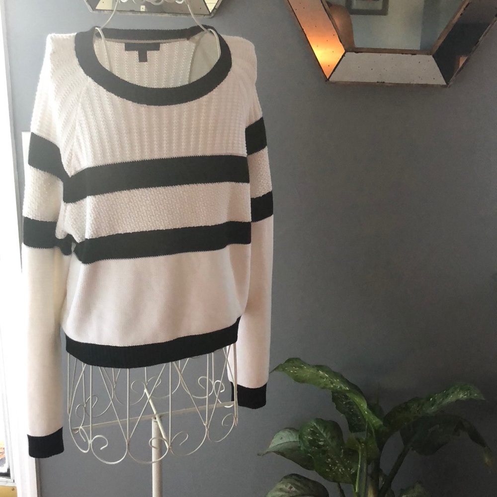 Banana Republic crop white & black sweater